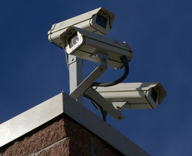 3292_1200px-three_surveillance_cameras.jpg (36.31 Kb)