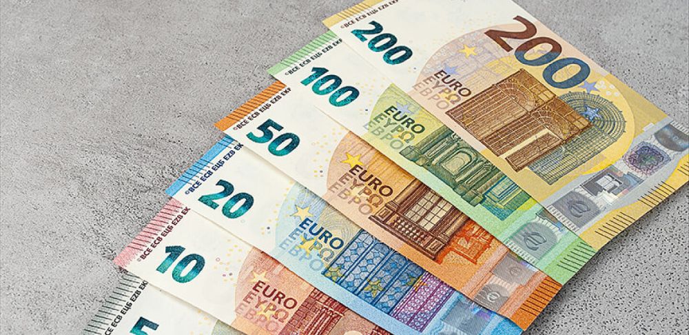 2759_01ecb_shooting2018_series_1068_fan_5_10_20_50_100_200eur-r0-1440_700_551a0208.jpg (143.86 Kb)