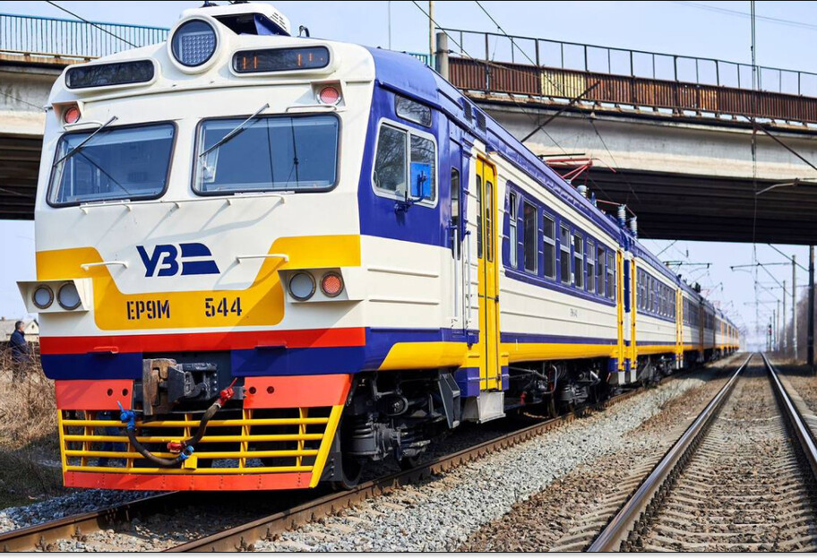 3037_uz-train_c7f24cd7.jpg (232.92 Kb)