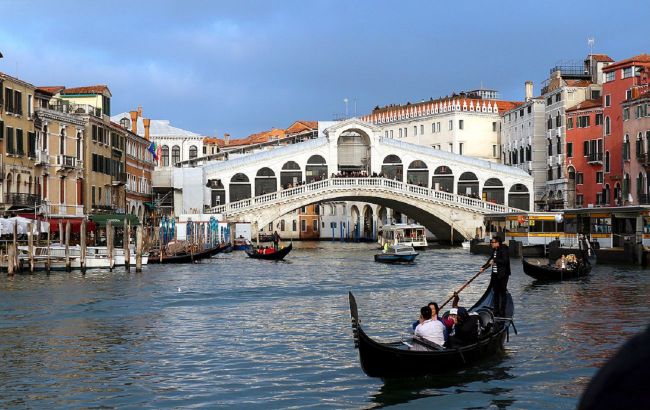 2880_1280px_rialtobr__cke_in_venedig_5008020af8a96cb214329318ab121a82_1300x820.jpg (67. Kb)