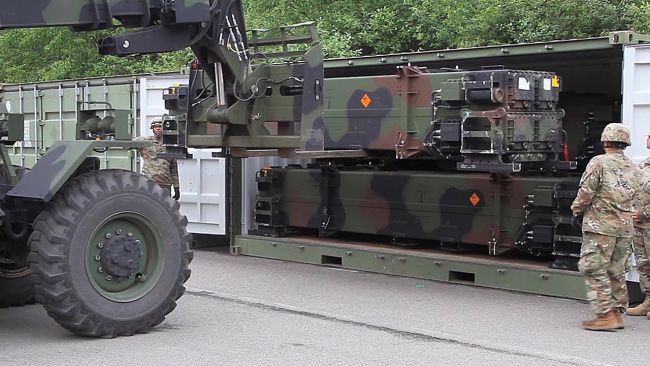 6355_patriot-missile-convoy-loading.jpg (59.61 Kb)