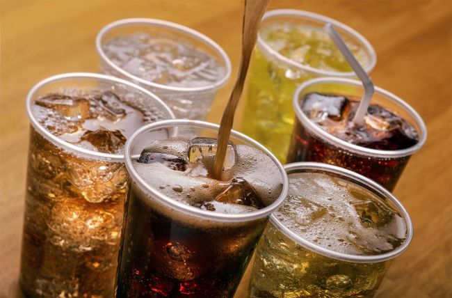 sodas-plastic-cups-ice-straws.jpg (53.61 Kb)